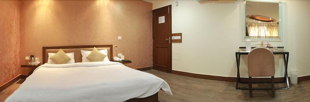 Chirag Residency Hotel New Delhi Exterior photo