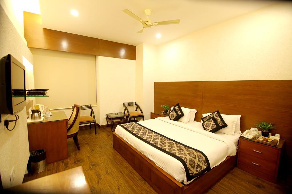 Chirag Residency Hotel New Delhi Exterior photo