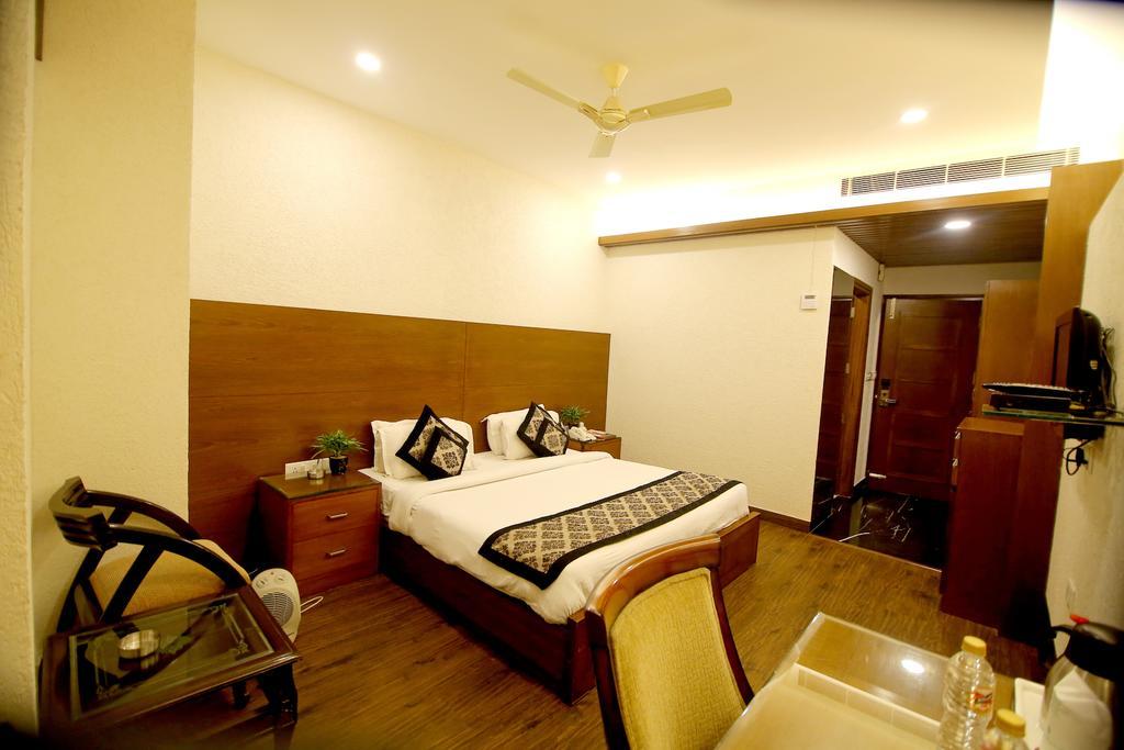 Chirag Residency Hotel New Delhi Exterior photo
