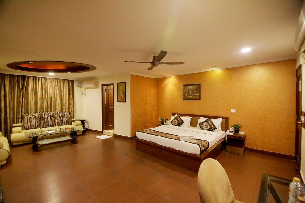 Chirag Residency Hotel New Delhi Exterior photo