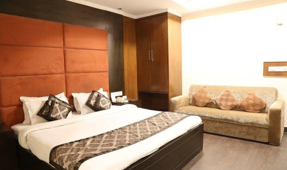 Chirag Residency Hotel New Delhi Exterior photo