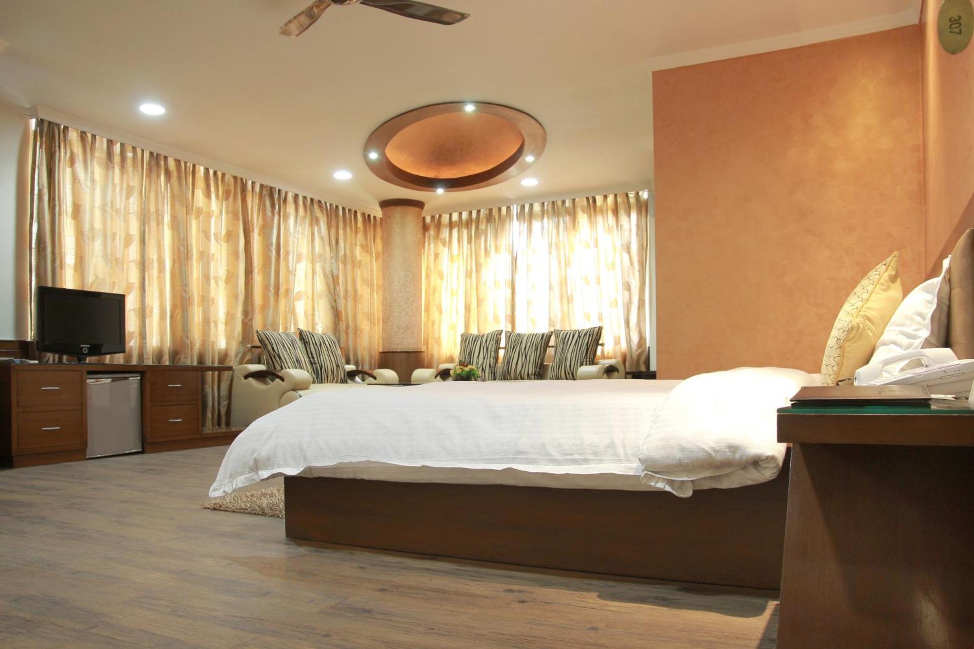 Chirag Residency Hotel New Delhi Exterior photo